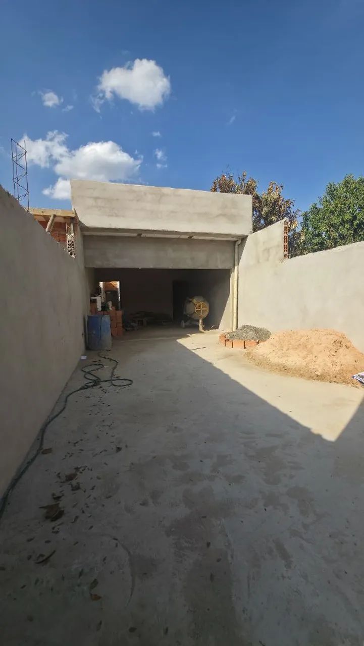 VENDE-SE ESSA CASA EM HORTOLÂNDIA 