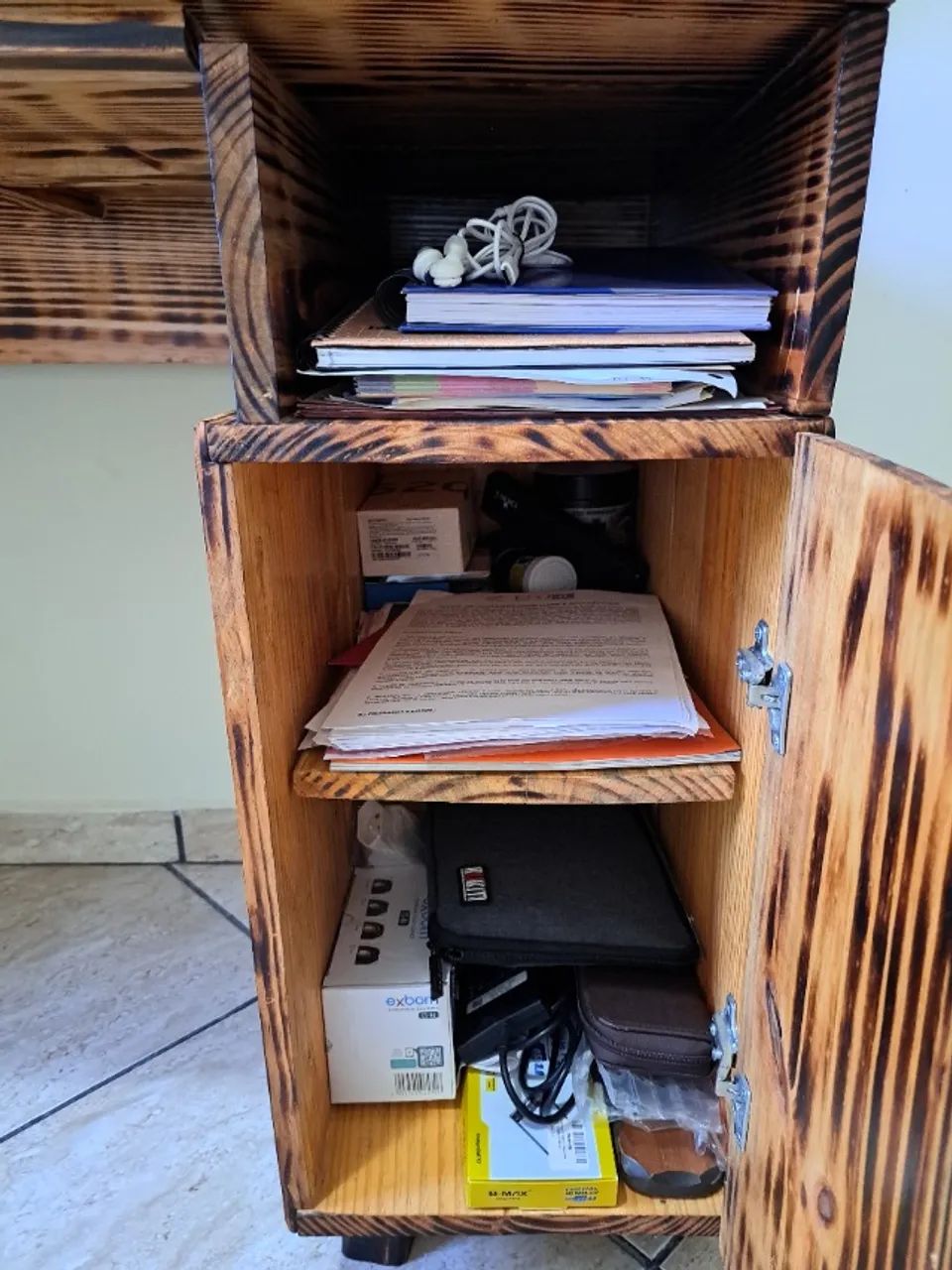 Mesa de trabalho modular em madeira com estante (Avaliando ofertas) - Foto 4