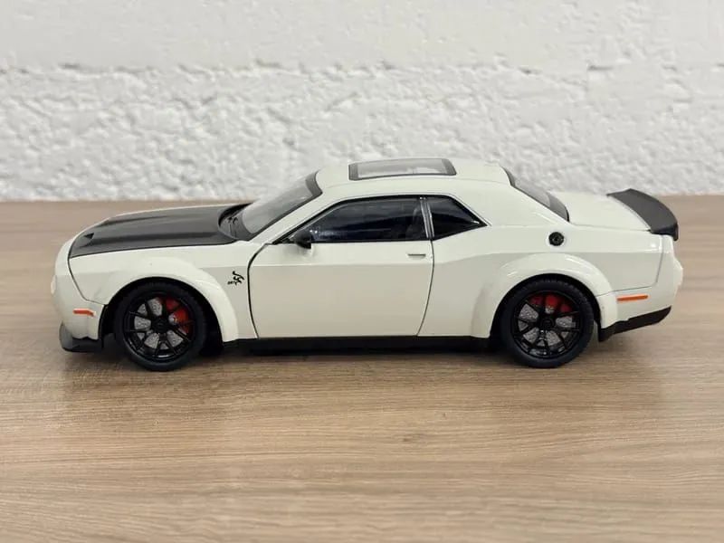 Miniatura Dodge Challenger Branco 1:24 - Luz e Som - Foto 2
