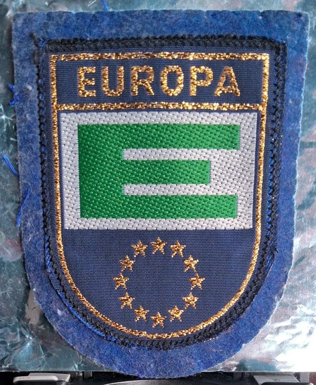2 PATCHS - emblemas bordados medindo: (8x6cm). - Foto 2