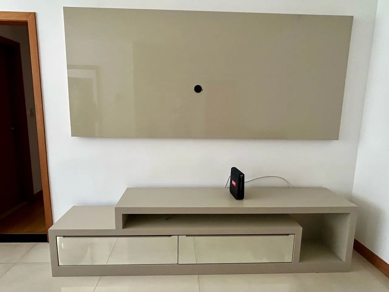 Painel com rack para sala