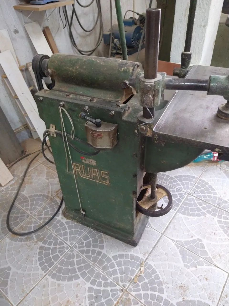 Vendo uma furadeira horizontal marca Ruas acompanha brocas  - Foto 5