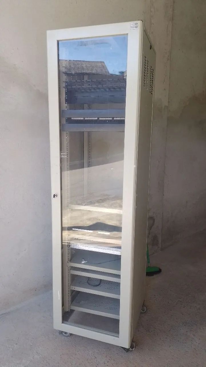 Rack servidor com bandejas e chave  - Foto 2
