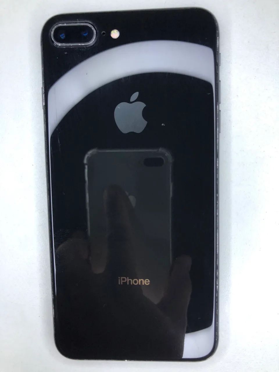 Apple iPhone 8 Plus na cor preto (jet black). (PARA CONSERTO