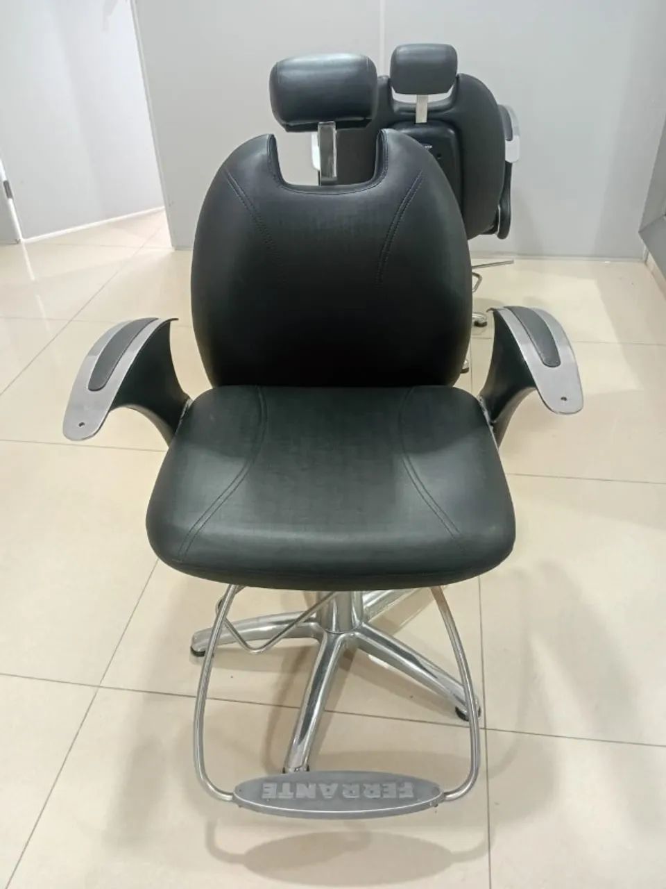 Cadeira de cabeleireiro Ferrante e espelhos  - Foto 3