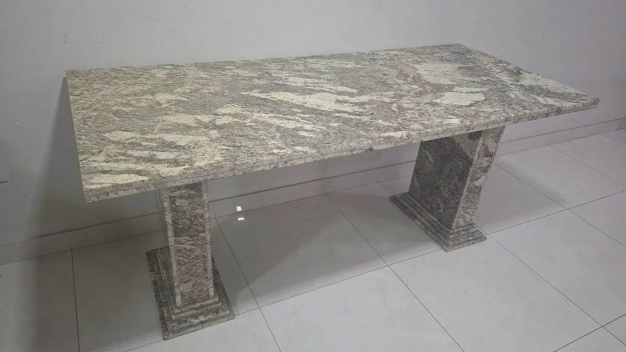 Mesa de granito (Tampo + pés)