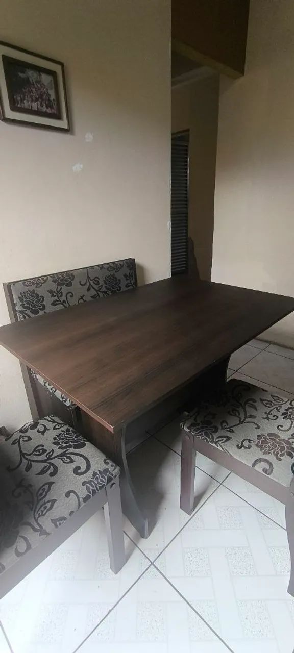 Mesa de Jantar com 2 Cadeiras e Mini Banco - Ótimo estado - Foto 2