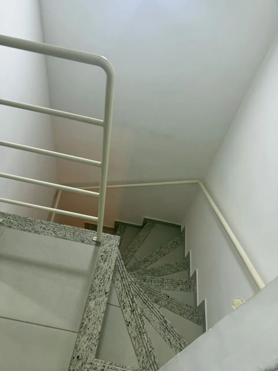 ? ALUGA-SE CASA DUPLEX CLIMATIZADA COM 2 QUARTOS - Foto 5