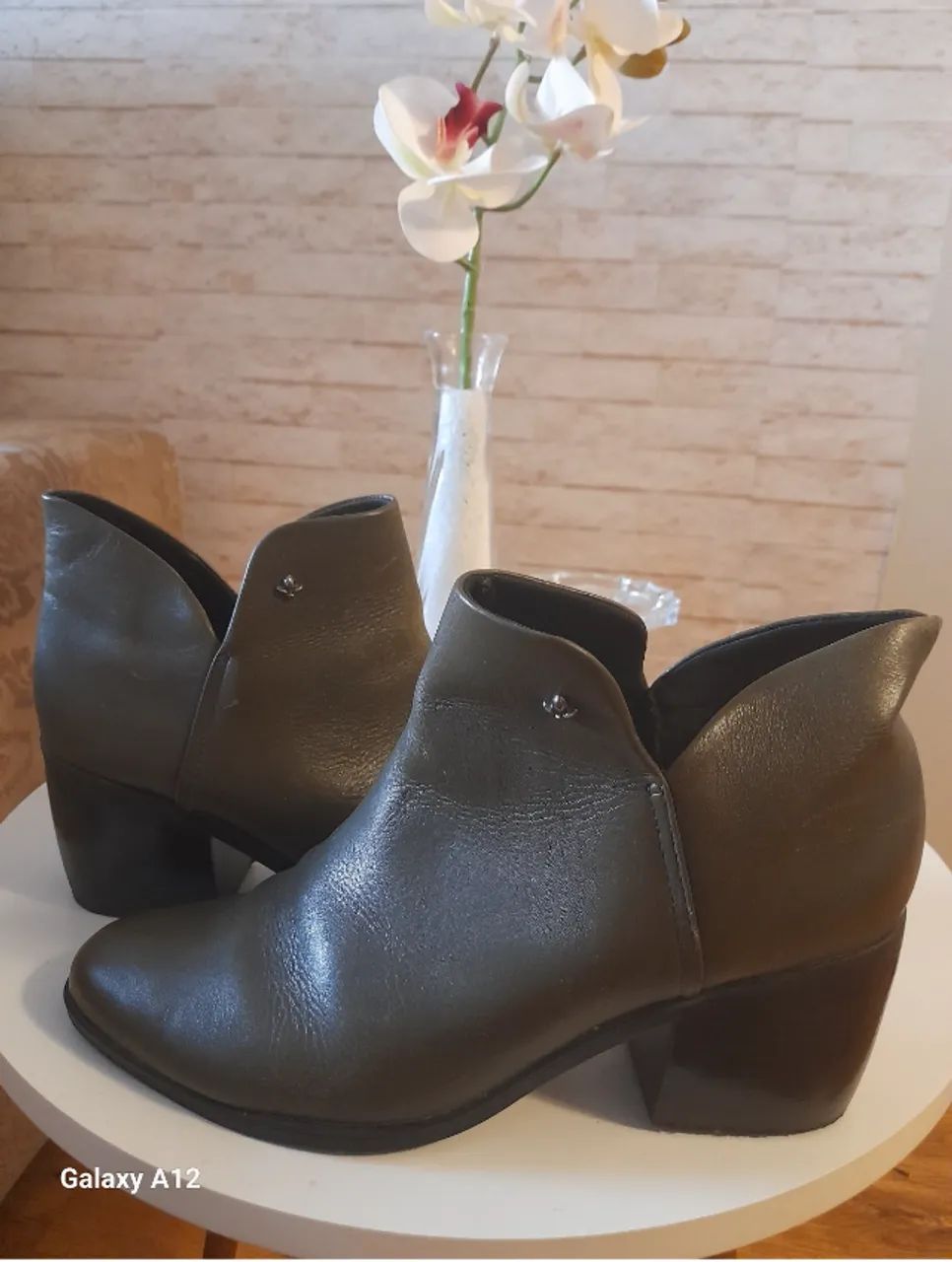 Bota em couro verde exército