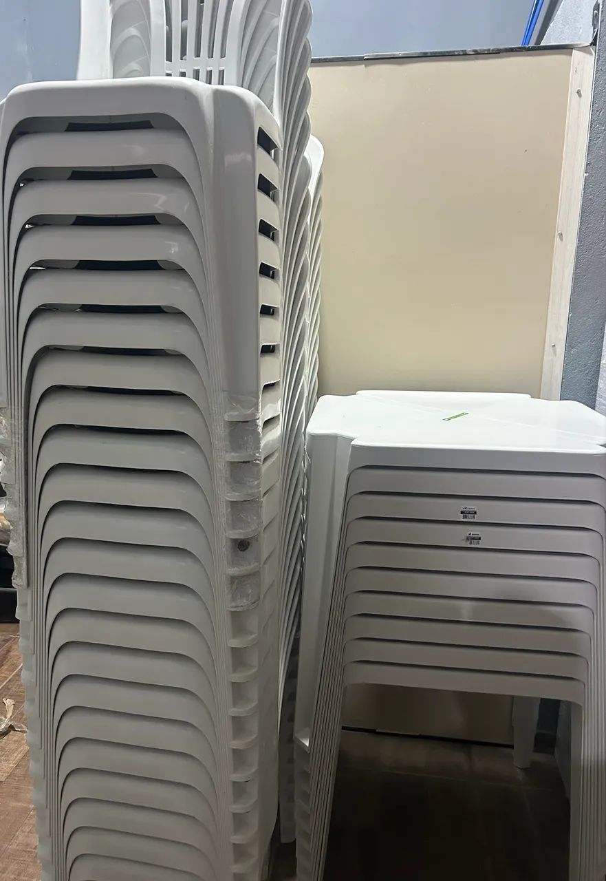 Mesa com 4 cadeiras 180k 