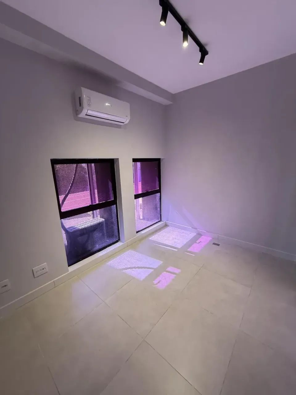 SALA COMERCIAL REFORMADA, ED. MASTER CENTER, SUBDIVIDIDA EM 2, C/ COPA E BANHEIRO, CENTRO - Foto 3