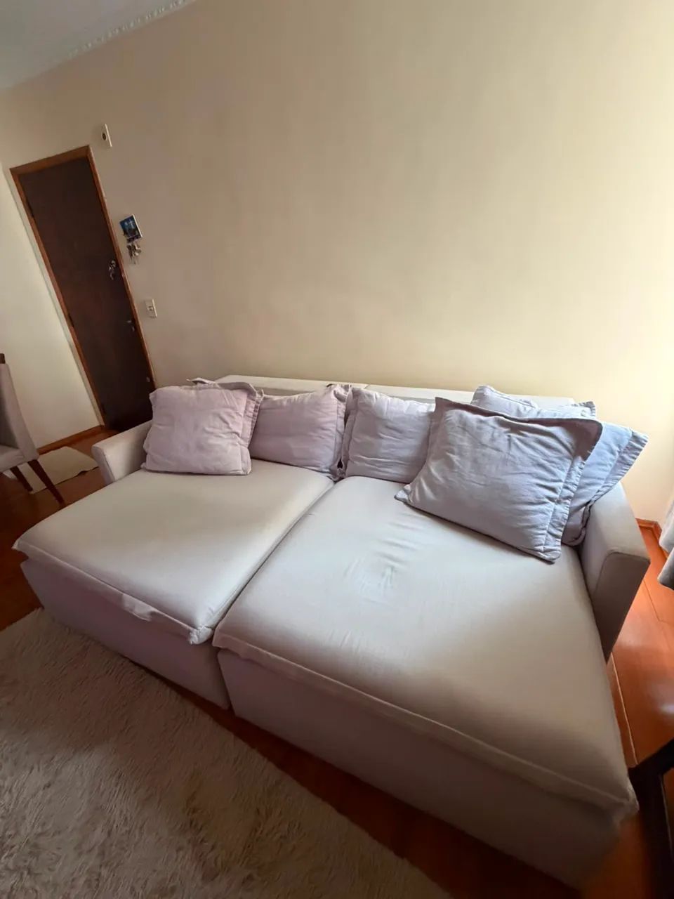 Sofá retrátil de linho, off white medindo: 2,20m x1,50m  - Foto 4