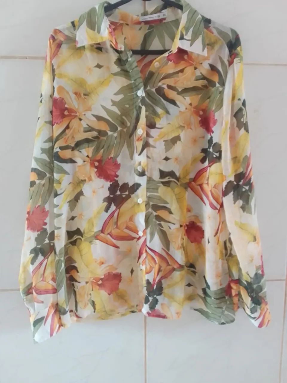 Blusa floral de botões 