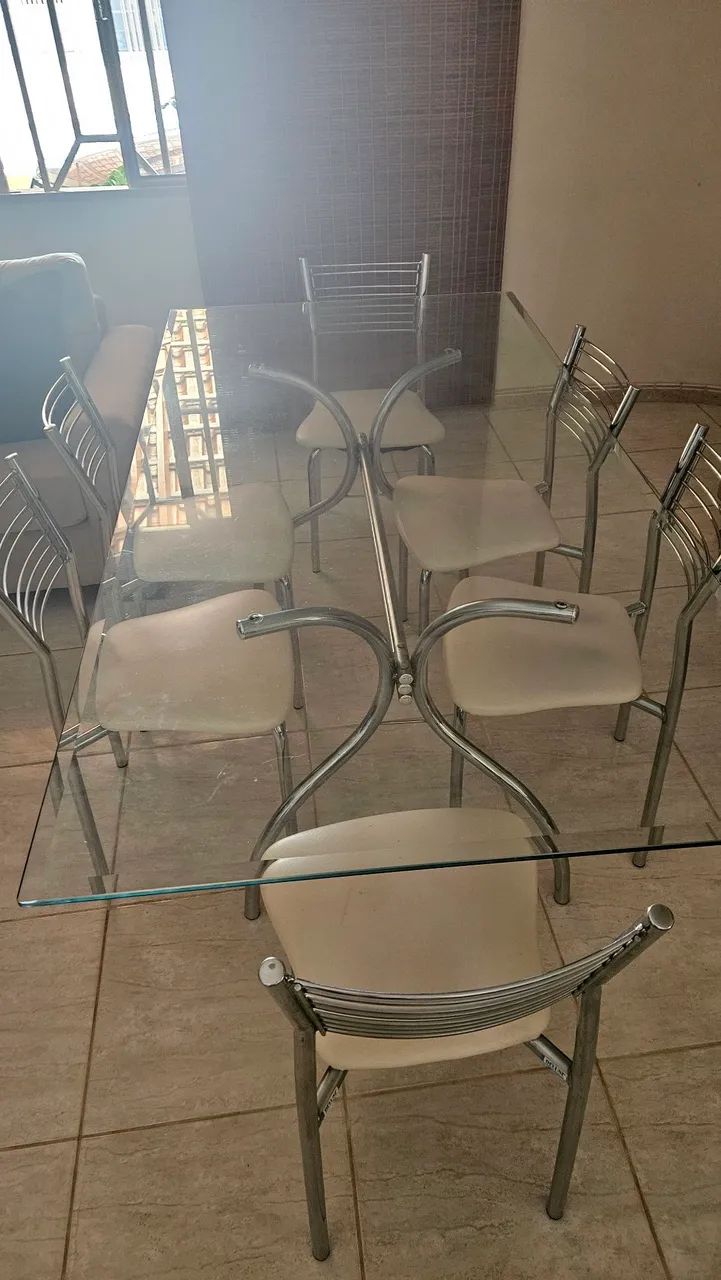 Mesa com 6 cadeiras 