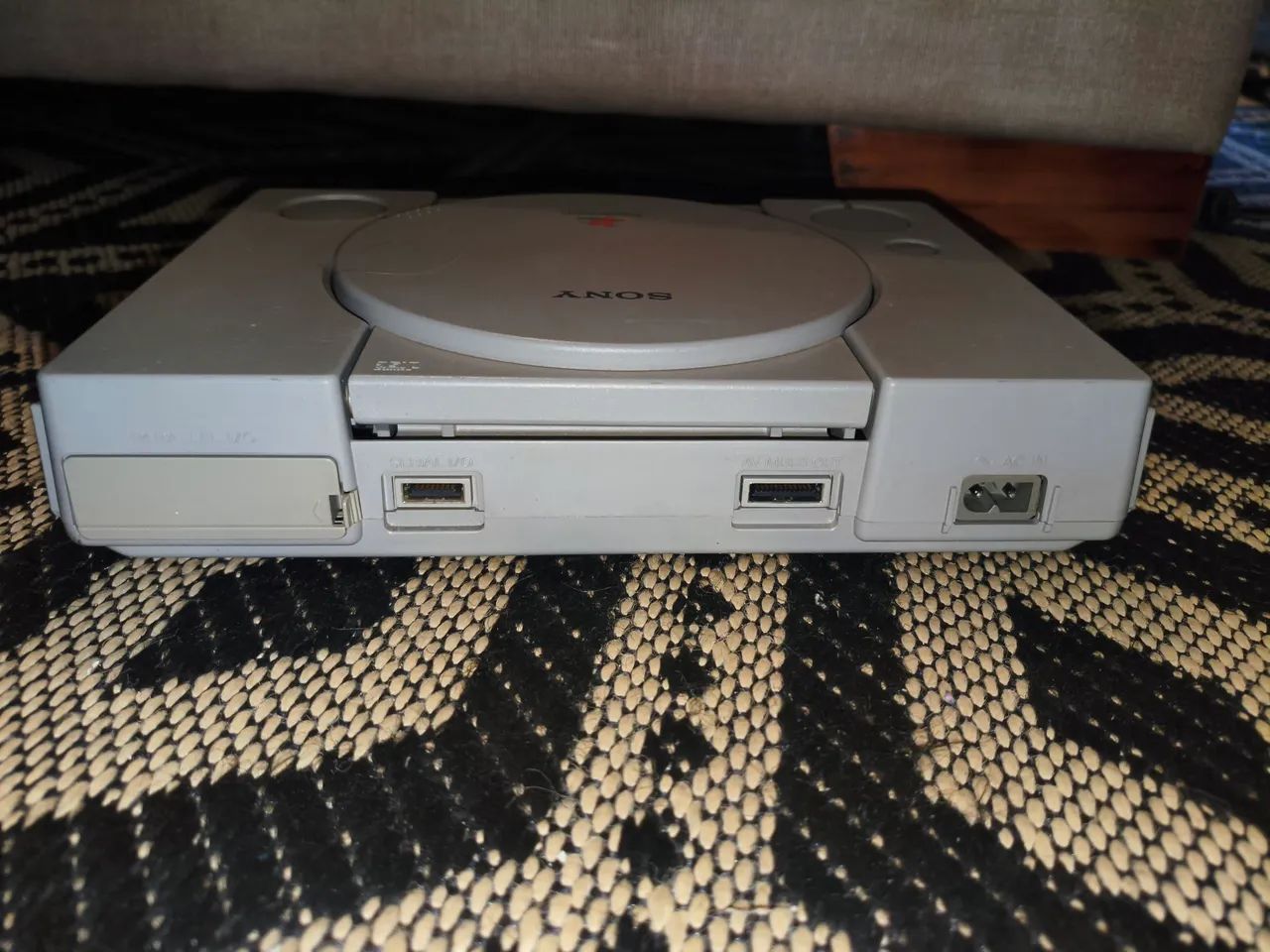 Playstation 1 com 2 controles - Foto 3