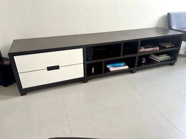 RACK de madeira moderno, em ótimo estado e  com duas gavetas largas