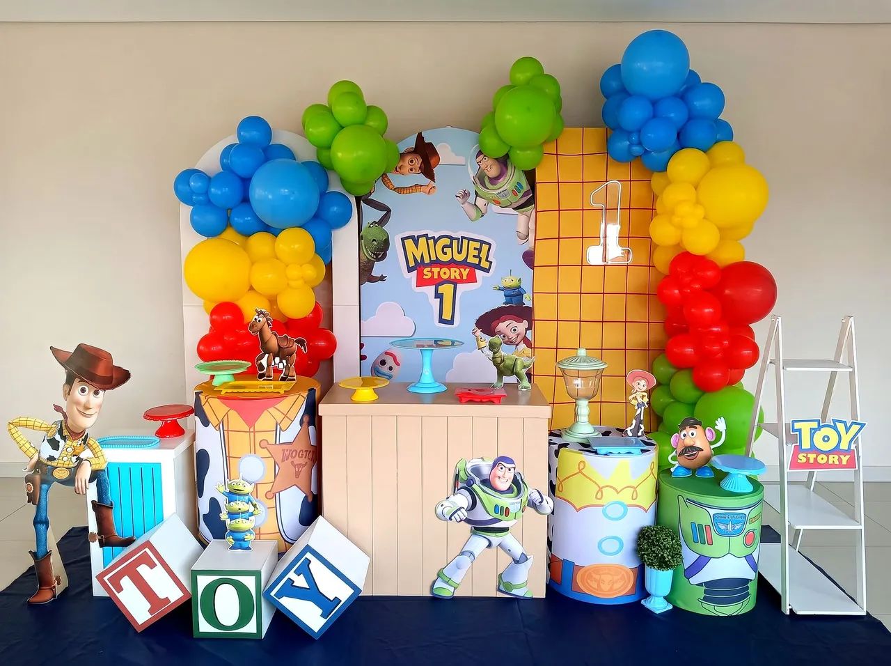 PEGUE E MONTE - DECORAÇÃO INFANTIL E ADULTO PARA ANIVERSÁRIO 