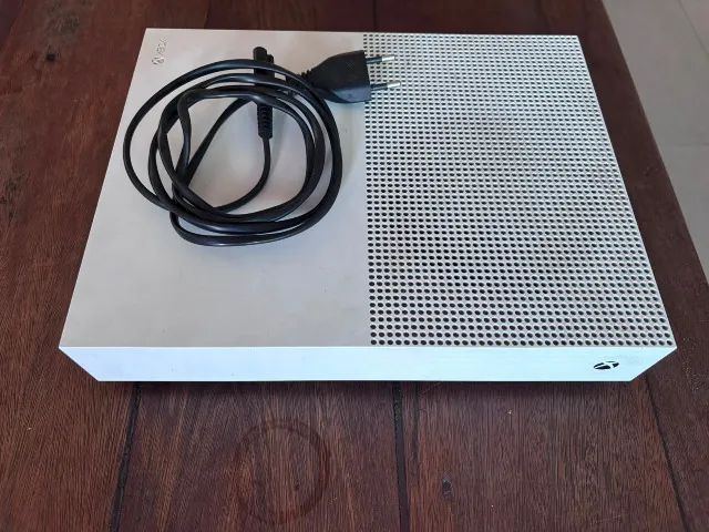 Xbox One S - Usado (Sem controle)