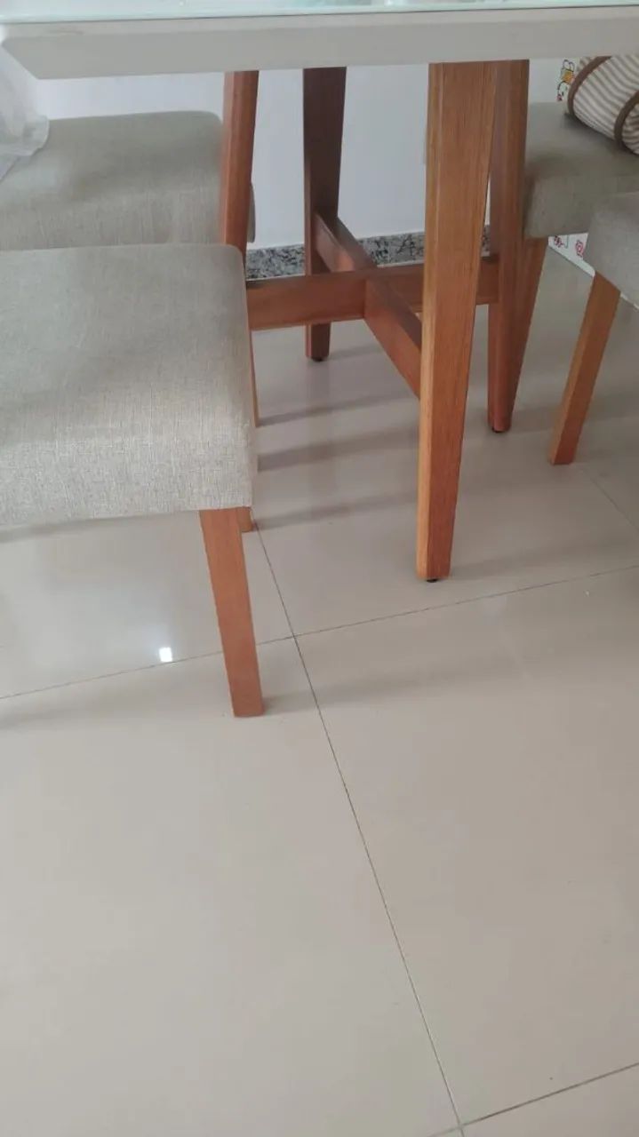 Mesa de sala com 4 cadeiras - Foto 4