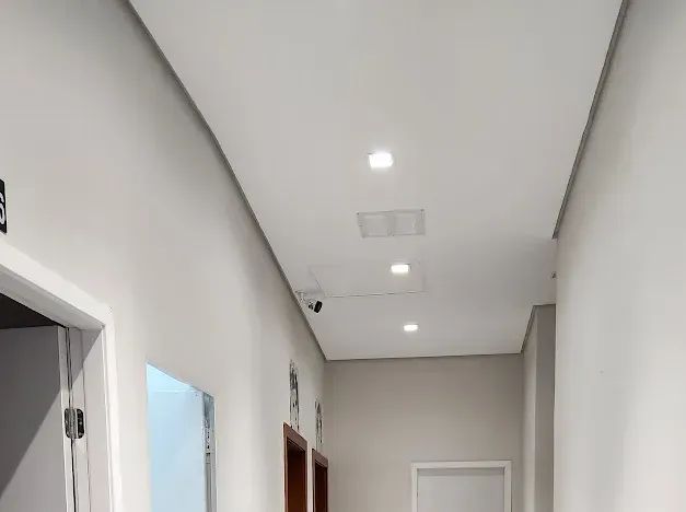 SALAS COMERCIAIS, VALORES DIFERENTES, VAZIA E MOBILIADA, EM CIMA RESTAURANTE AVENIDA, CIDA - Foto 9