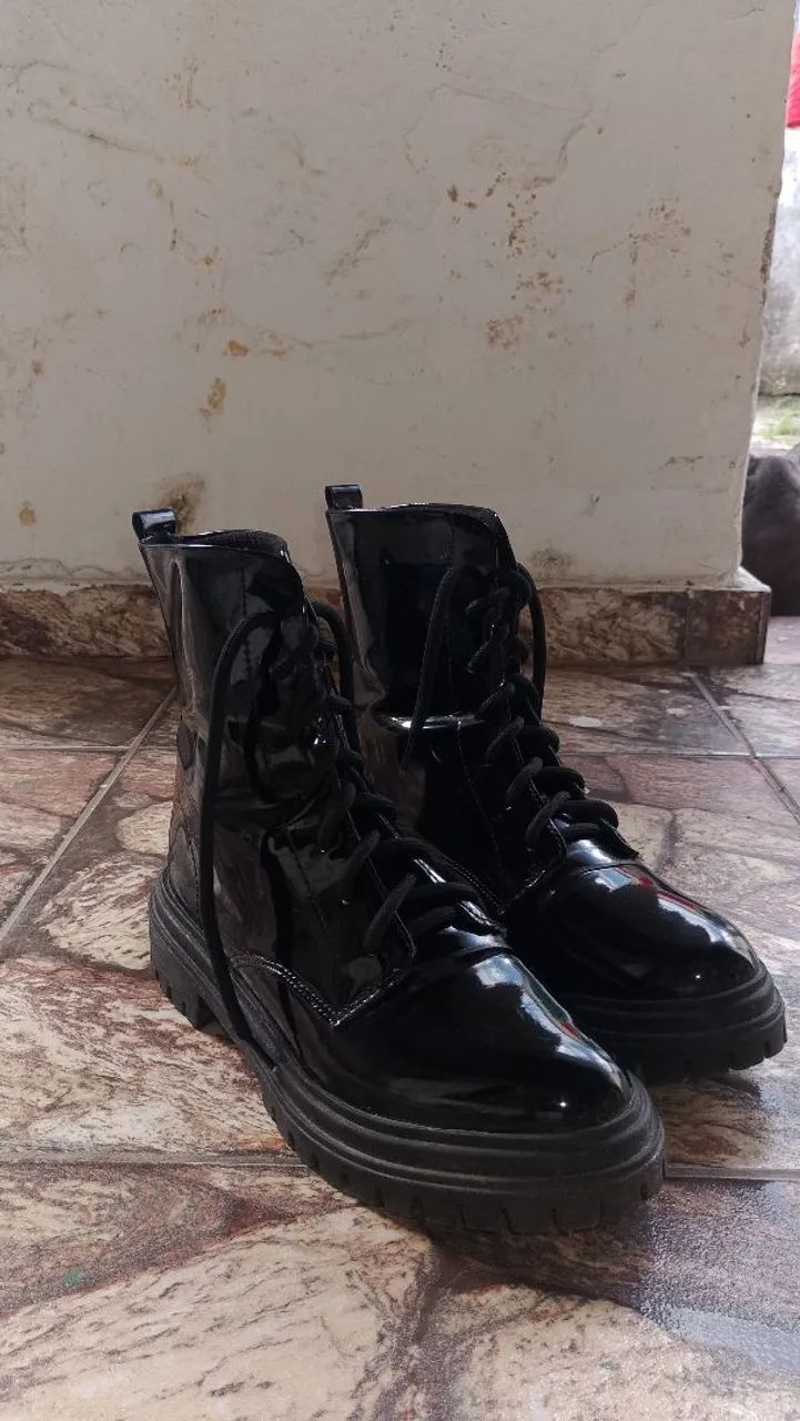 Vende-se Bota Coturno