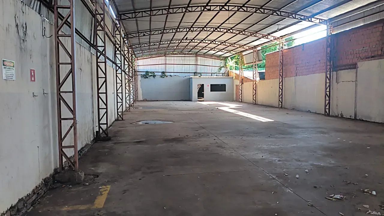 Barracão com 400m2 em Várzea Grande para LOCAÇÃO.
