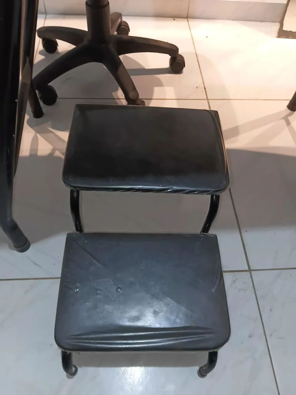 Maca, carrinho auxiliar, escadinha e banco - Foto 2