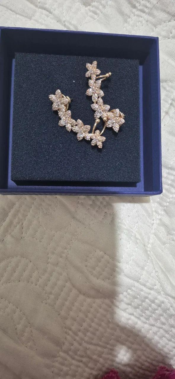 Earcuff dourado, em flores - Foto 2