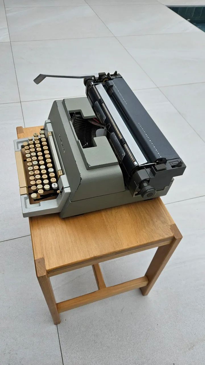 Máquina Escrever Olivetti Linea 98 - Foto 4