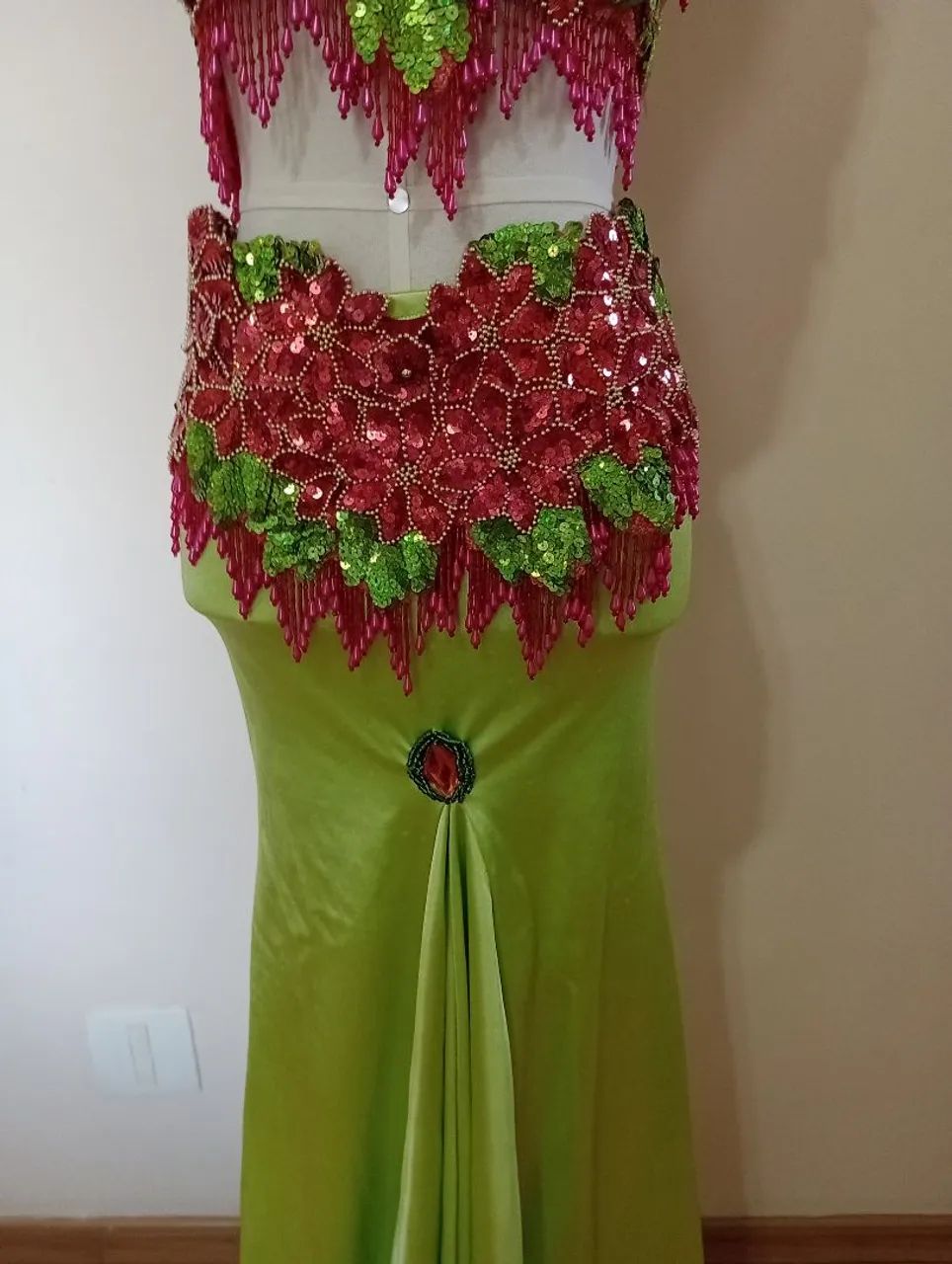 Traje de dança do ventre verde e vermelho  - Foto 4