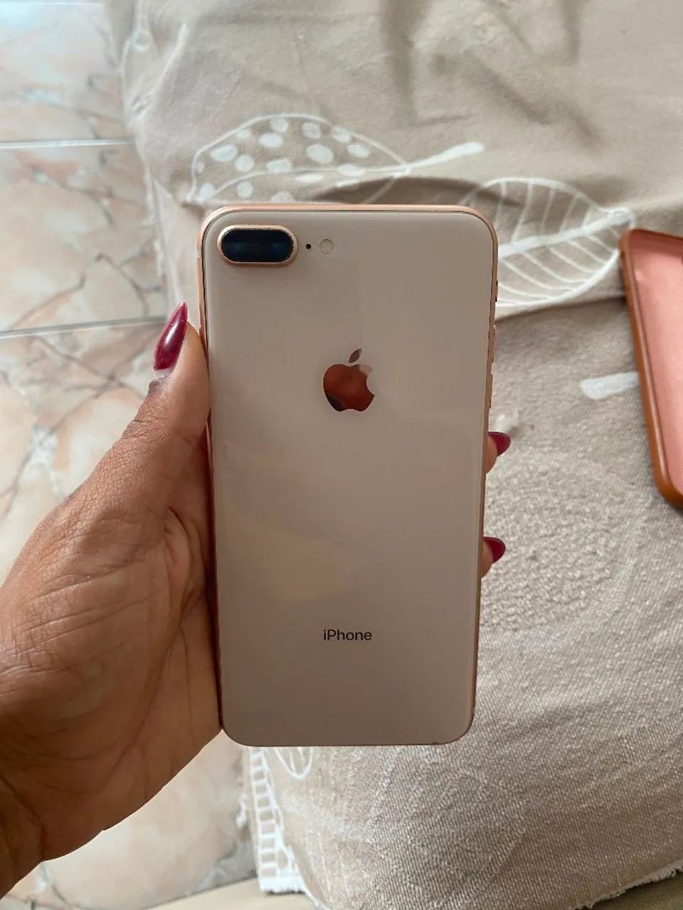 Iphone 8 plus semi novo - Foto 2