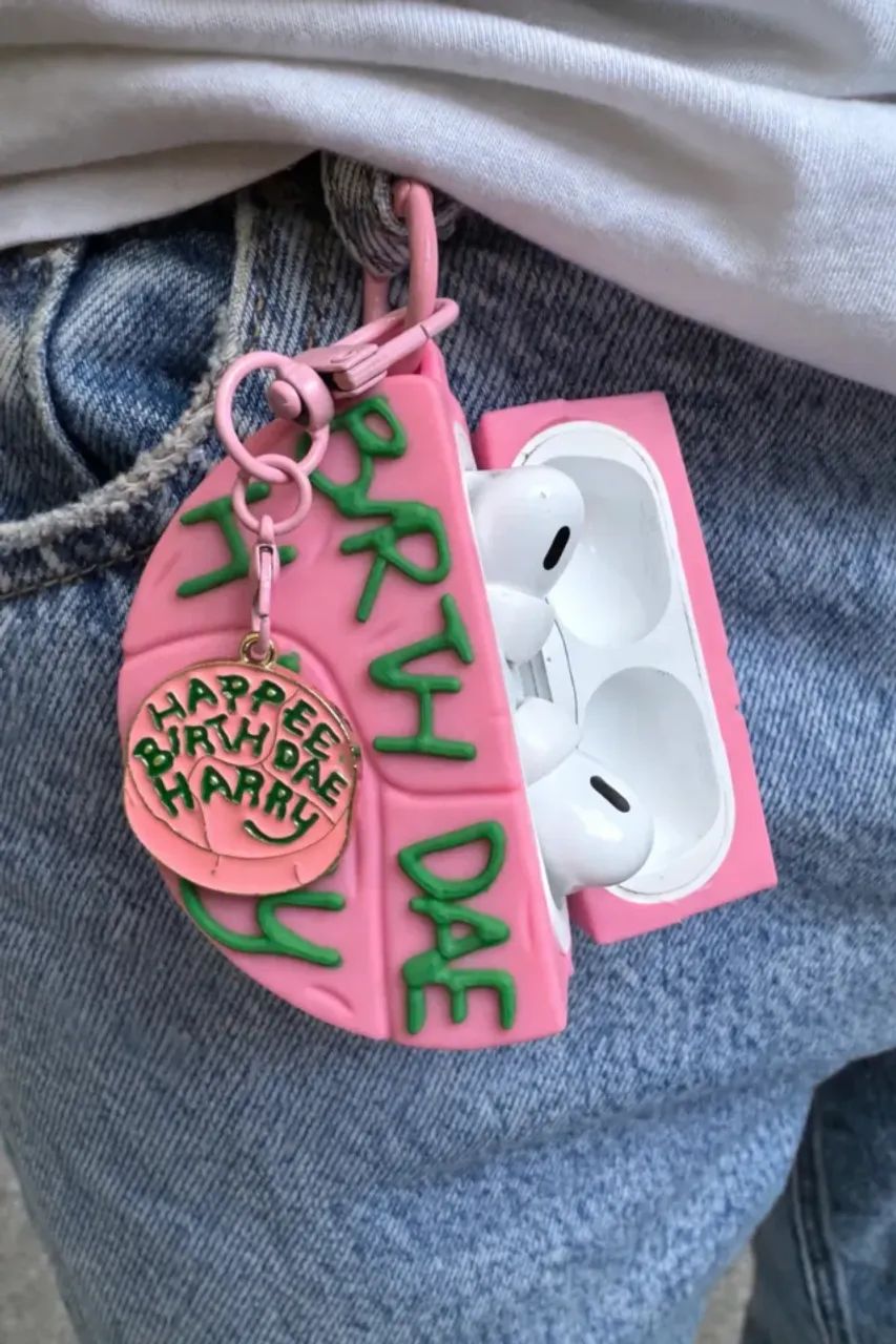 Chaveiro Bolo Rosa do Harry Potter - Capa para AirPod Pro e Pro 2  - Foto 4