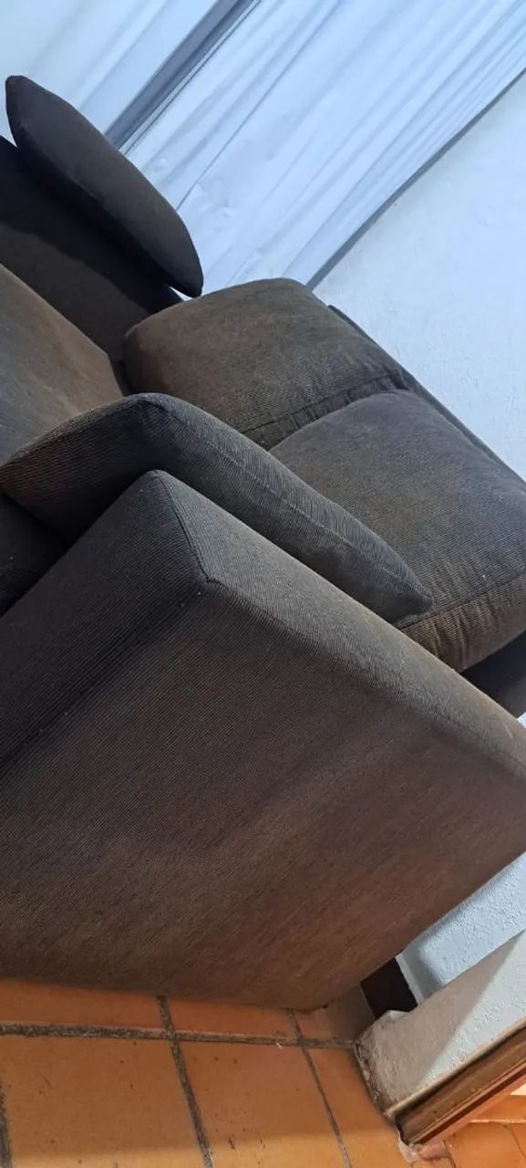 Sofá cama com baú e quatro almofadas em bkm estado de conservação 