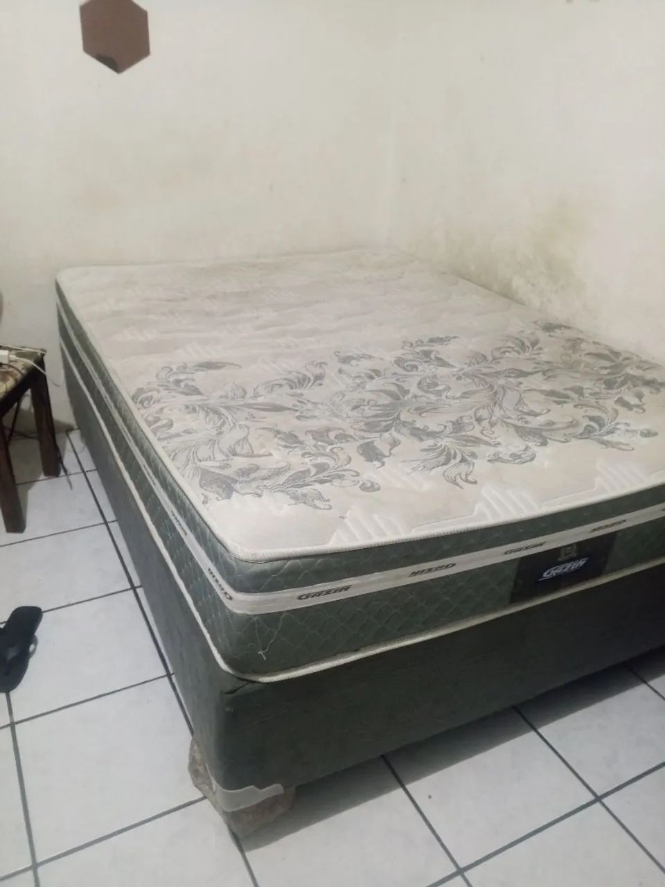 Cama box casal e cômoda 