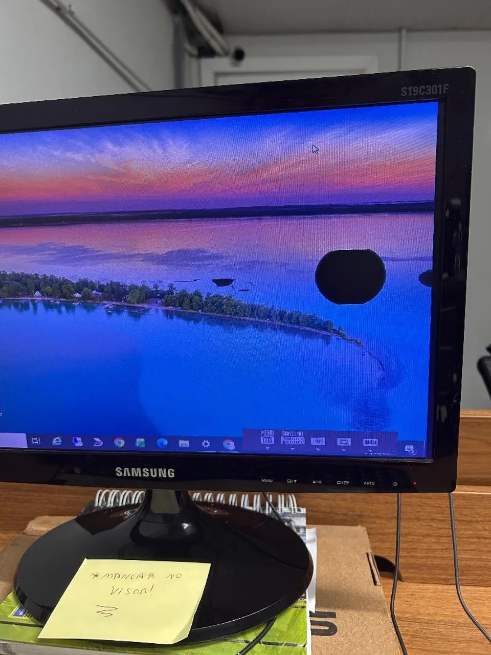 Monitor Samsung 18,5" VGA/DVI com mancha  - Foto 3