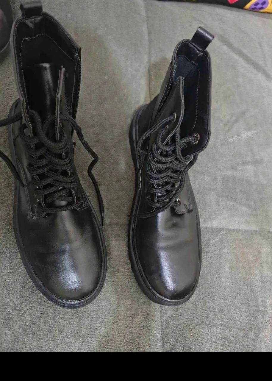 Bota coturno preta 