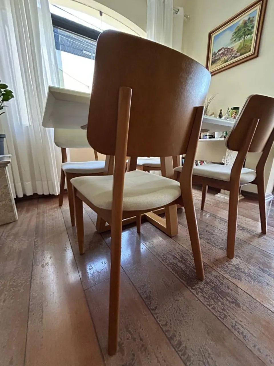 Mesa de Jantar e 4 Cadeiras de Madeira, Laca e Vidro - Foto 5