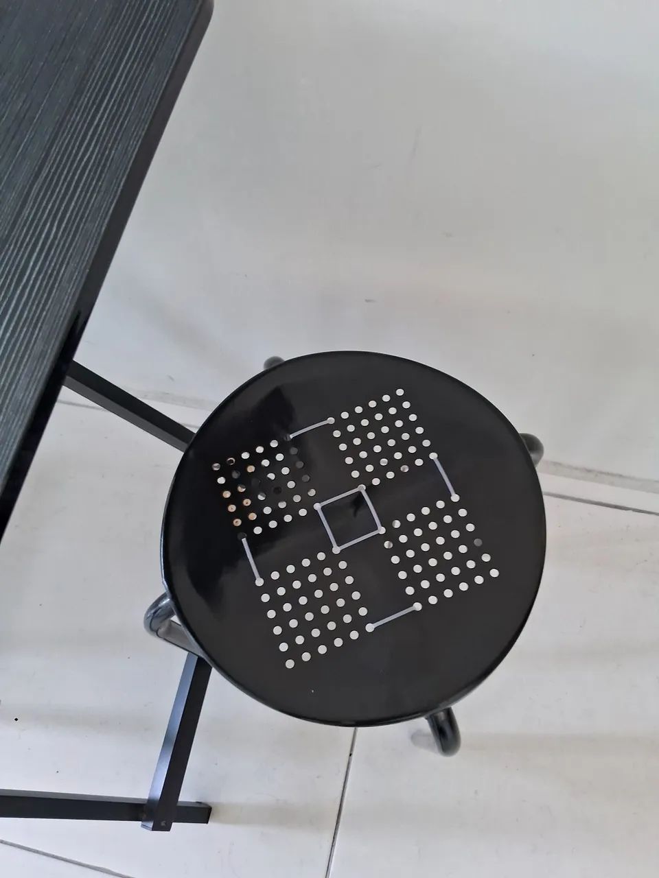 Conjunto mesa com banquinhos - Foto 3