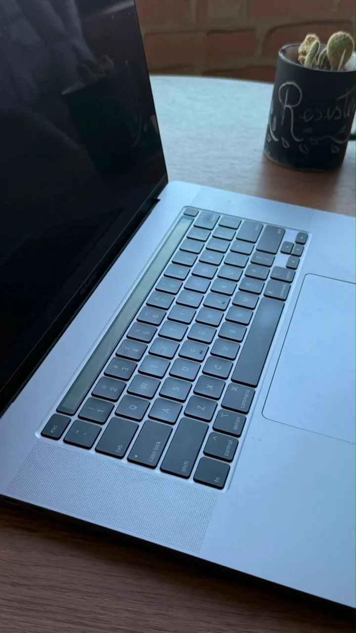 Macbook pro 2017 i7 16gb 512gb - Foto 2