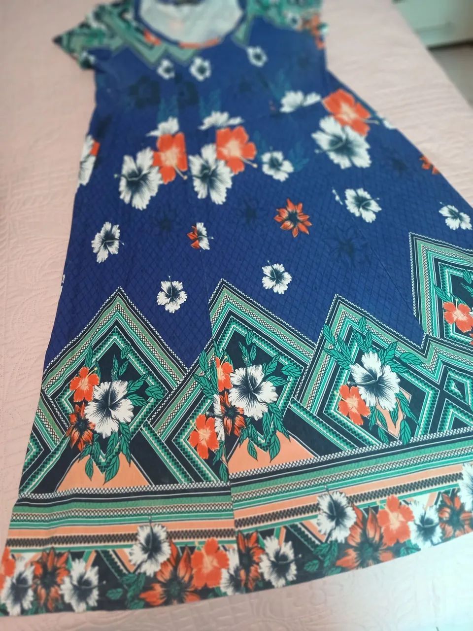 Vestido midi floral lindo.