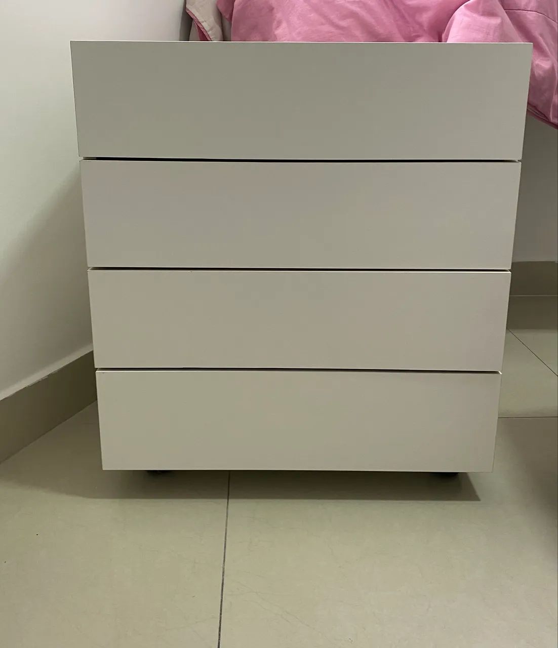 Criado mudo com 4 gavetas - Foto 2