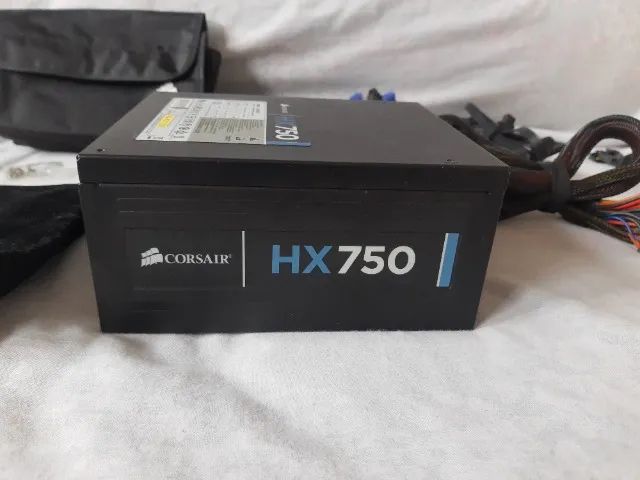 Fonte Corsair HX750