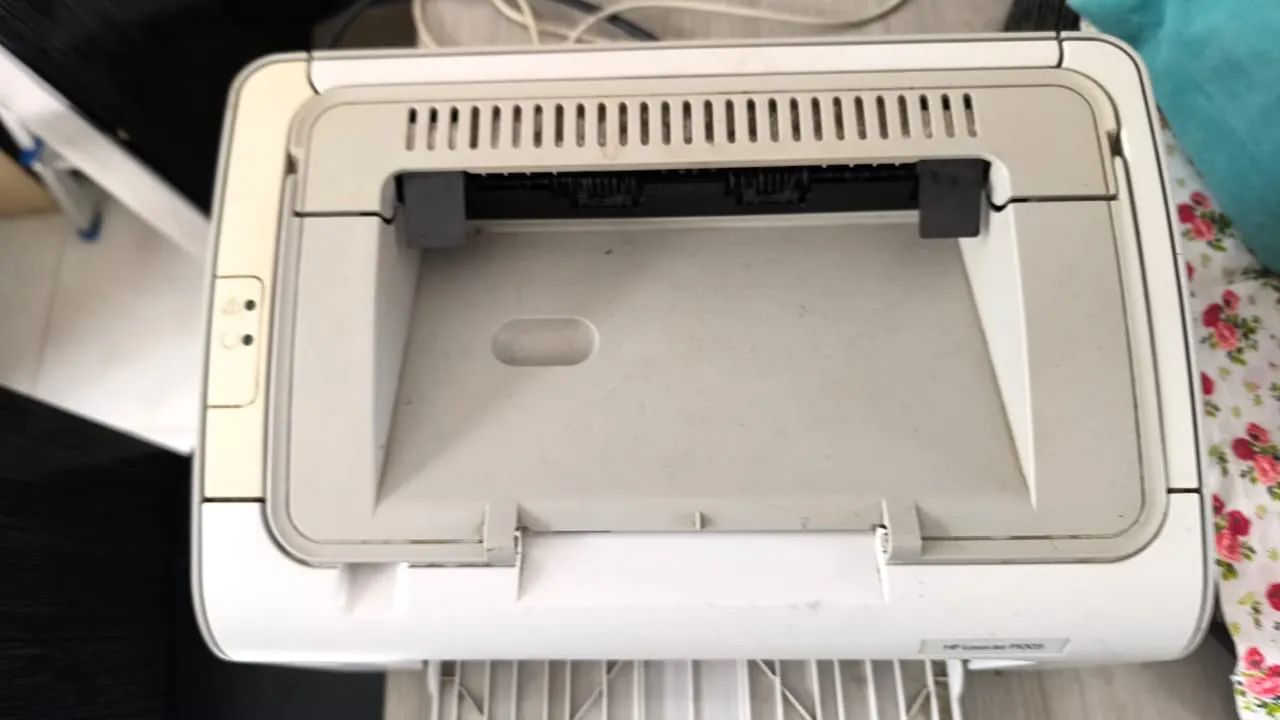 Impressora HP LaserJet P1005 - Monocromática - Foto 3