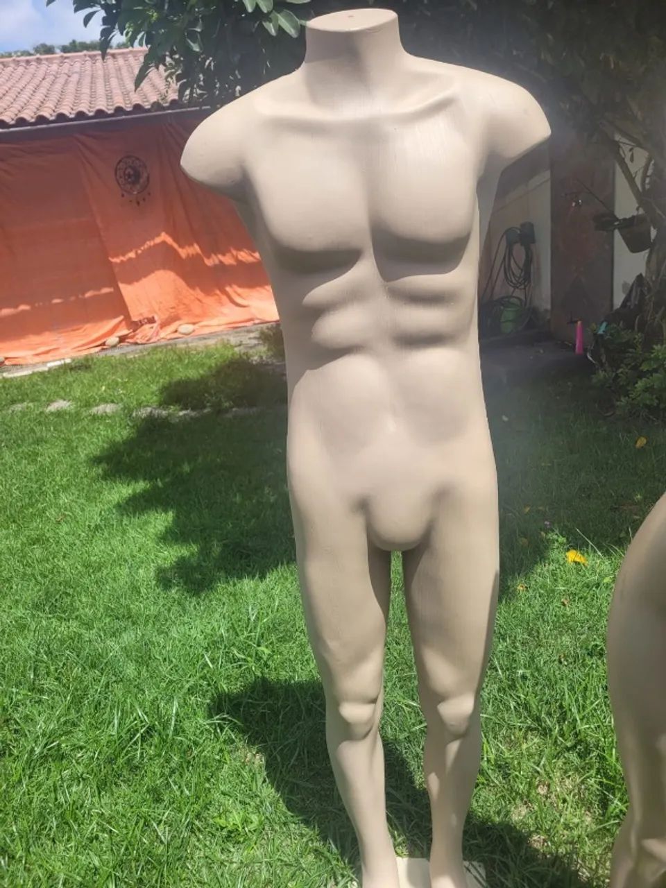Manequim adulto masculino corpo inteiro branco