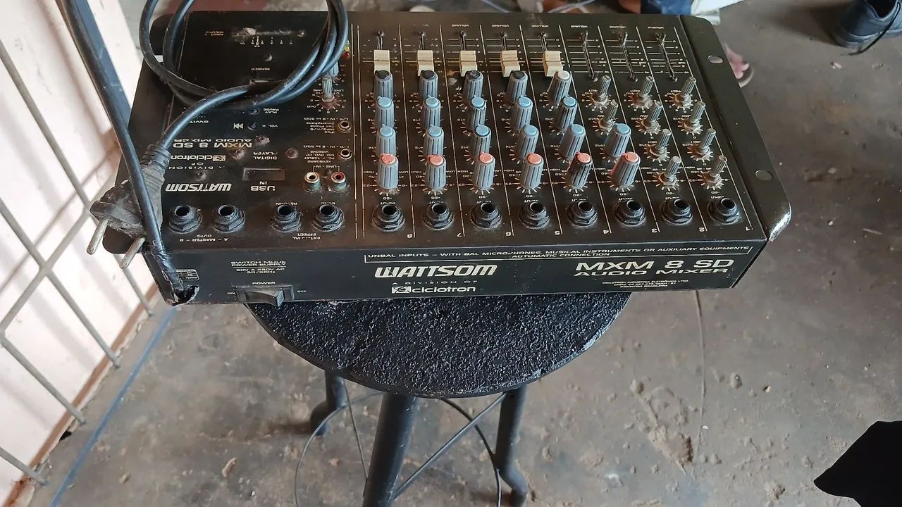 Mesa de som watts omds mxm 8 sd