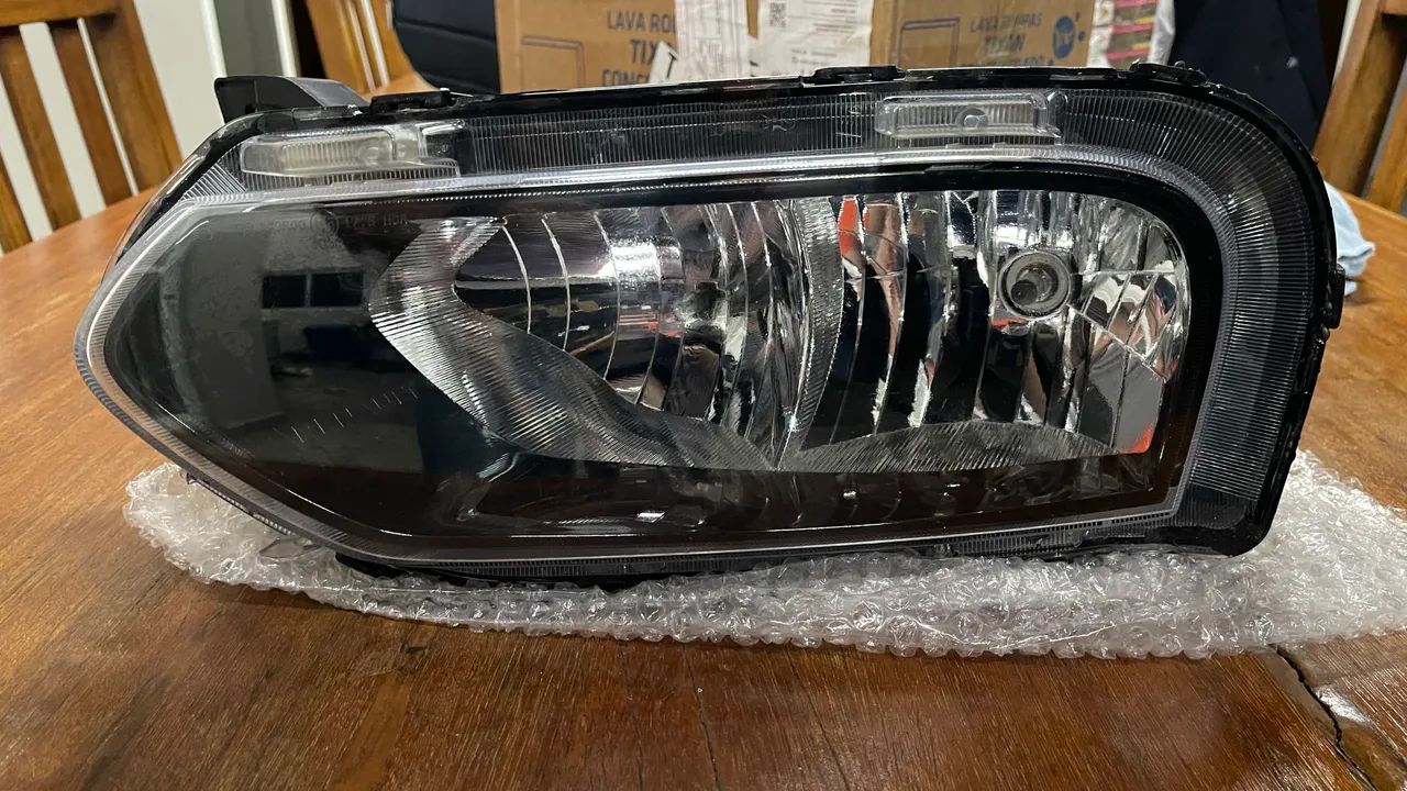 Farol Direito Kwid 2022-2025