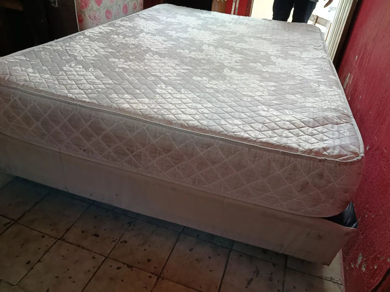 Conjunto box casal... colchão D 40... colchão já higienizado.