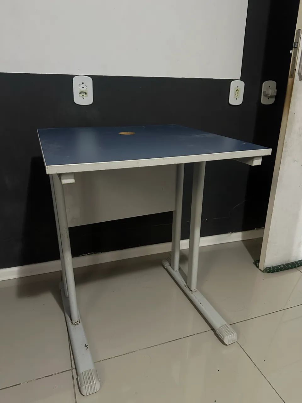 Mesa de escritório, estudos, notebook e computador