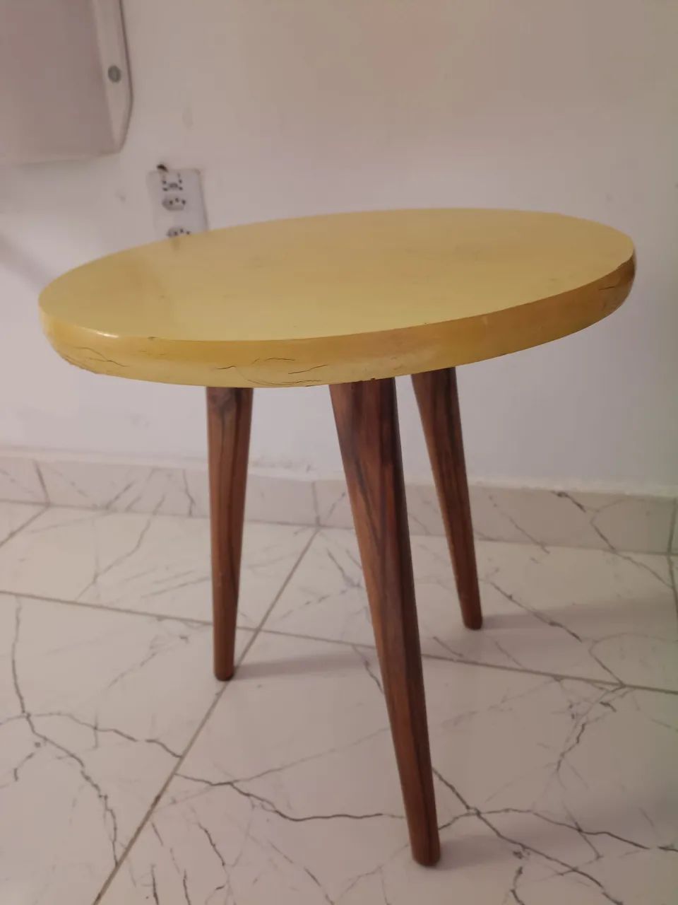 Vendo mesa amarela 