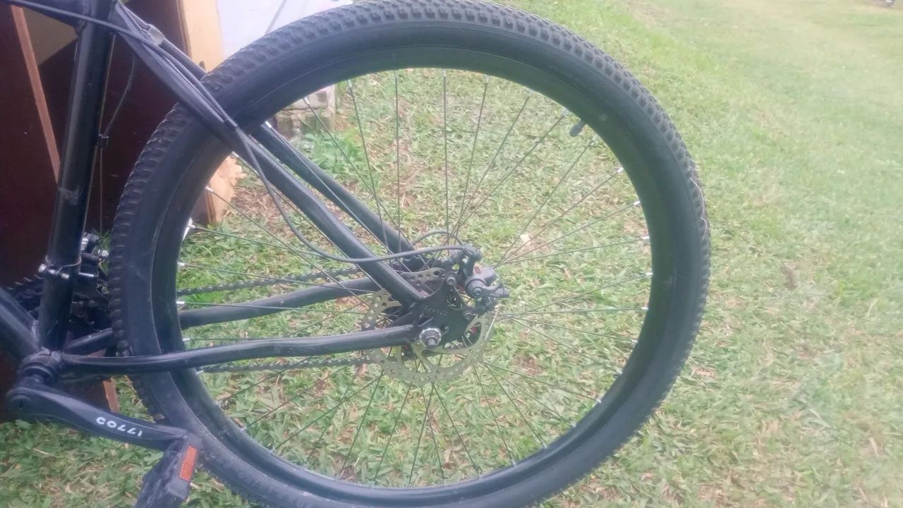 Bicicleta com freio a disco e marchas semi nova - Foto 3